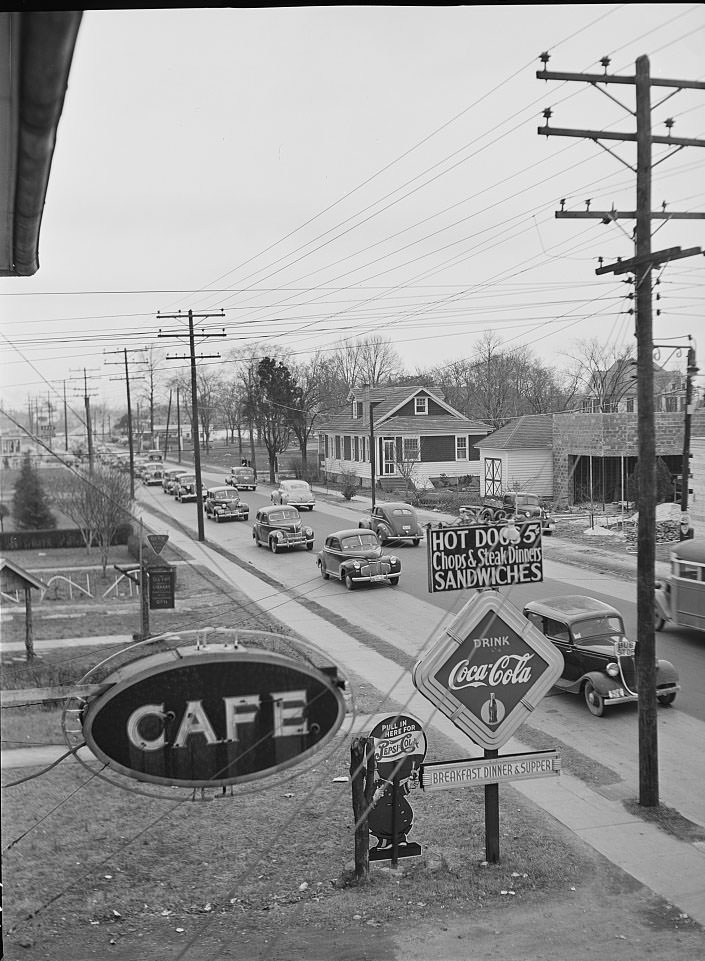 #167 Four o’clock traffic. Norfolk, Virginia, 1941