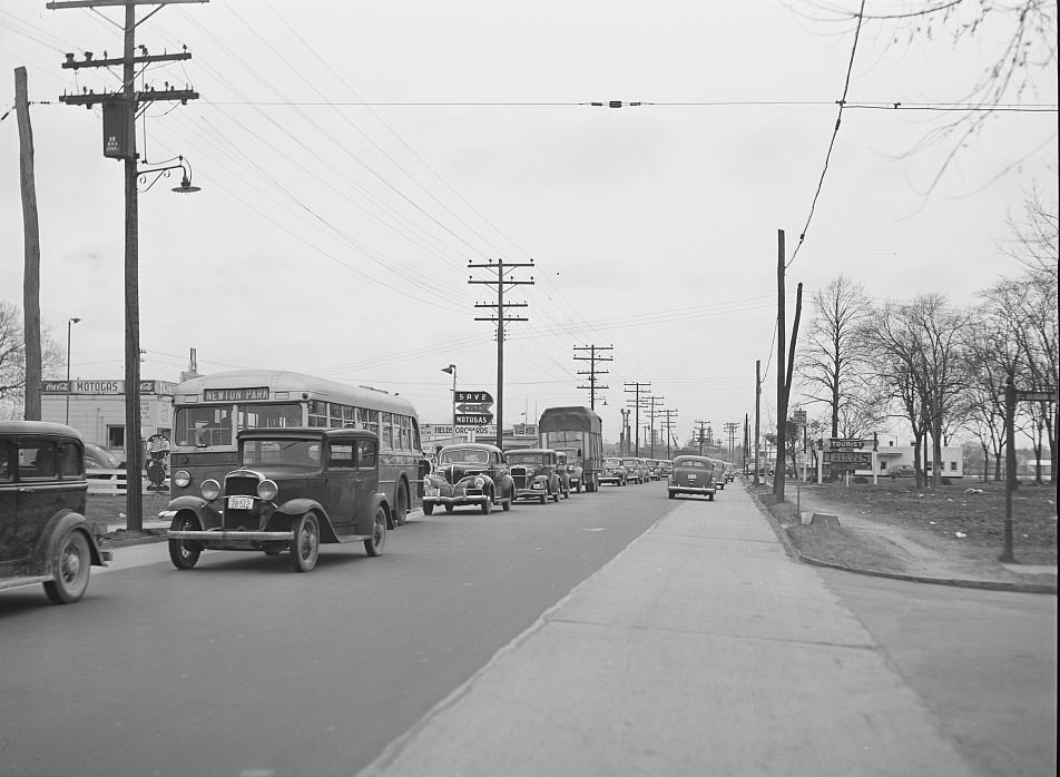 #168 Four o’clock traffic. Norfolk, Virginia, 1941