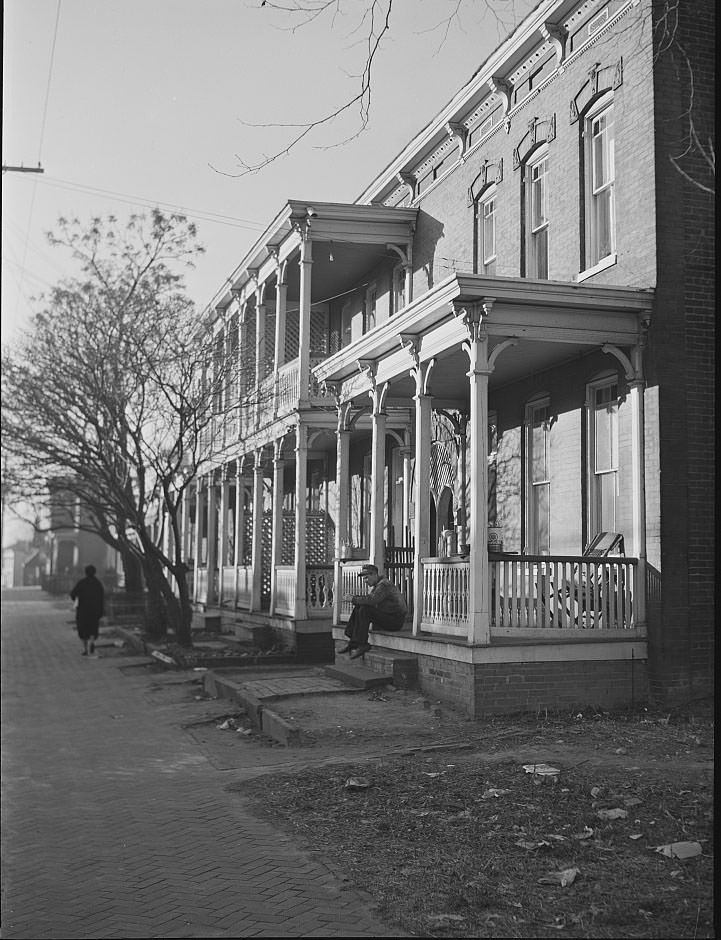 #172 Defense workers in front of rooming houses. Norfolk, Virginia, 1941