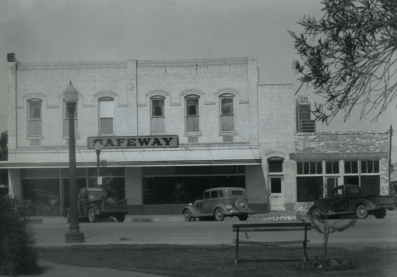 #21 Safeway Store Exterior, 1942