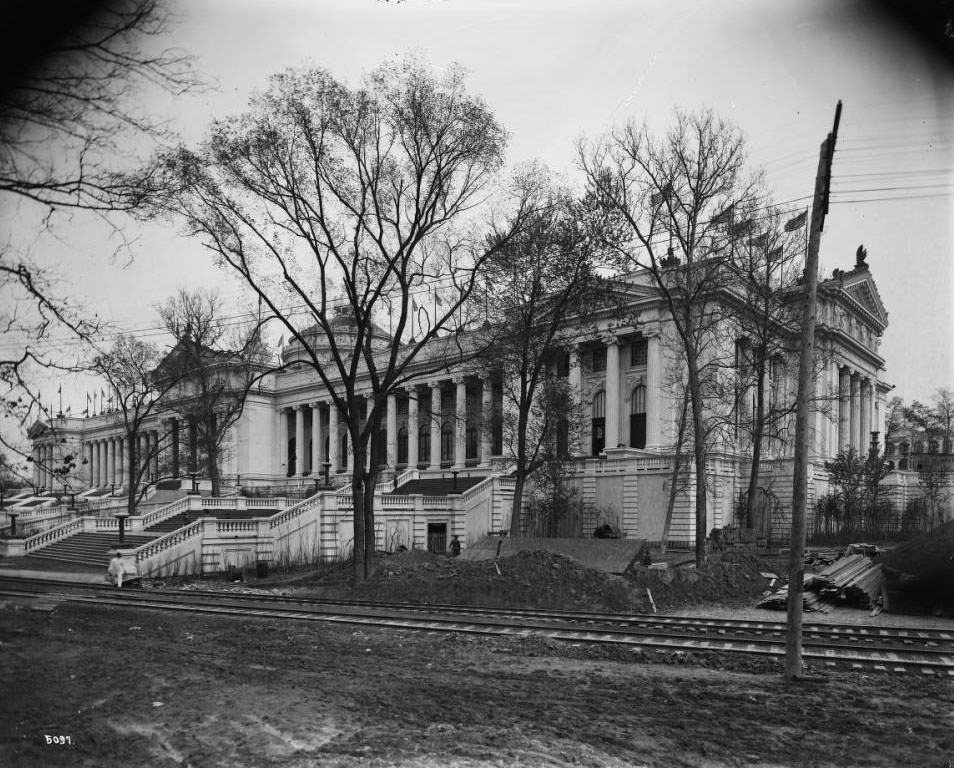 #99 A view of the United States Government building at the Louisiana Purchase Exposition, 1904