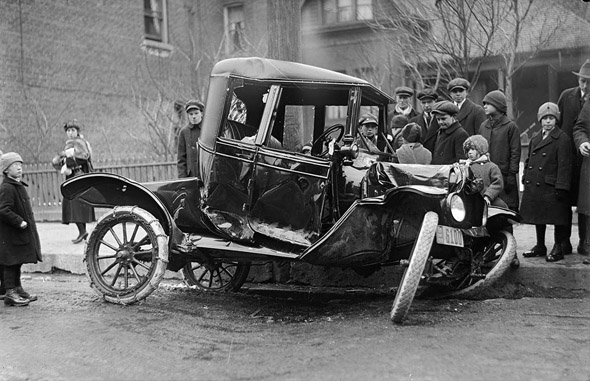 #56 Car accident on Bloor Street near Walmer Road, 1910s