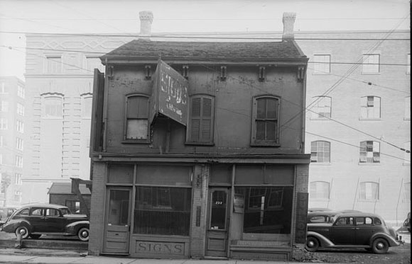 #122 Crooked store on Adelaide St. W., 1940s