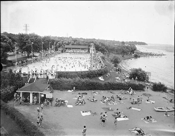 #22 The pool at Sunnyside, 1940s
