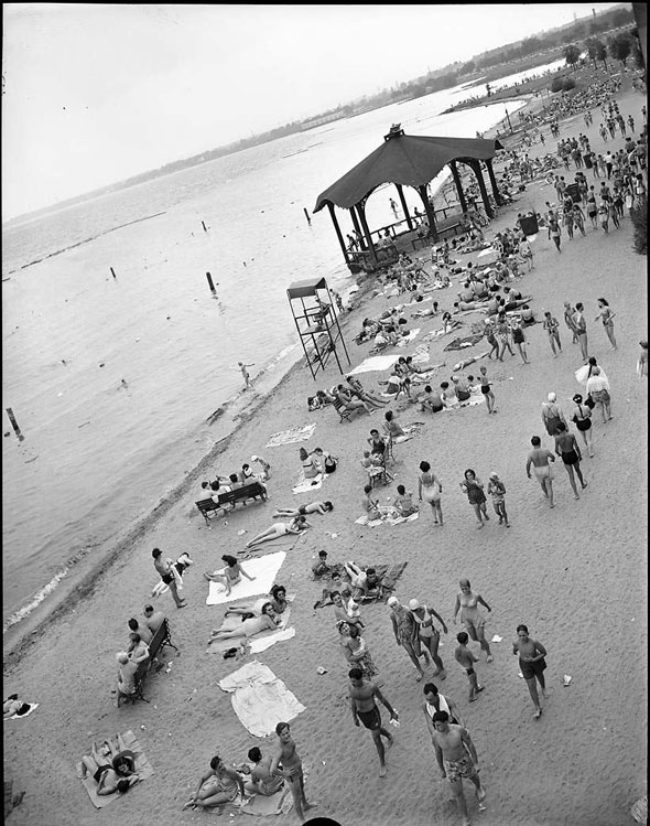 #133 Bathers on Sunnyside beach, 1940s