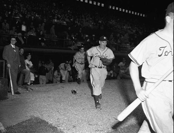 #25 The baseball Toronto Maple Leafs take to the field, 1940s