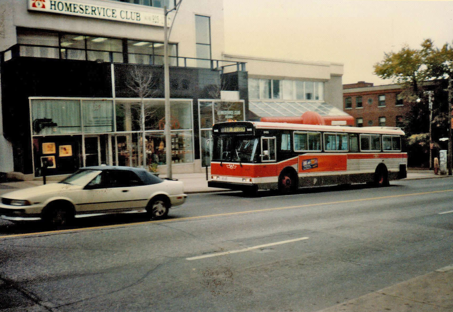 #171 TTC D901 on shuttle bus service, northbound on Yonge St. at Woodlawn Ave., September 1997.