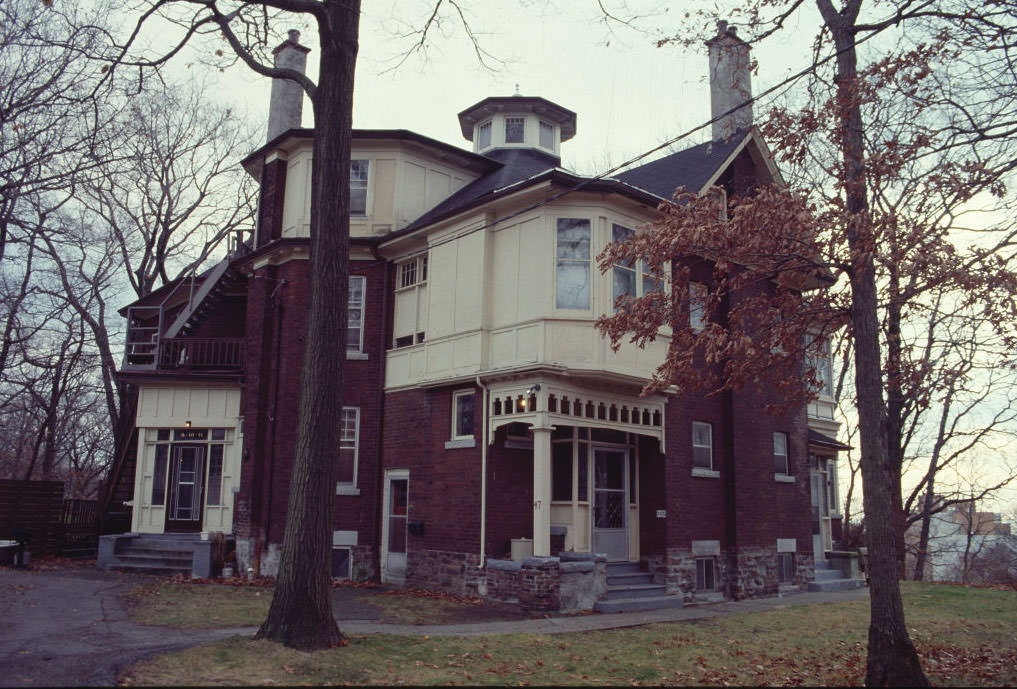#21 Row of houses in Toronto. Built in the 1890s, the Belmont row houses do share a common heritage with London’s, 1990s