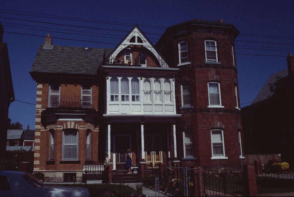 #45 14 Beaconsfield Avenue, 1990