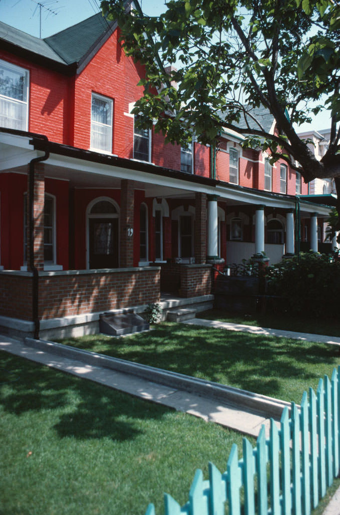 #46 9-11 Beaconsfield Avenue, 1990