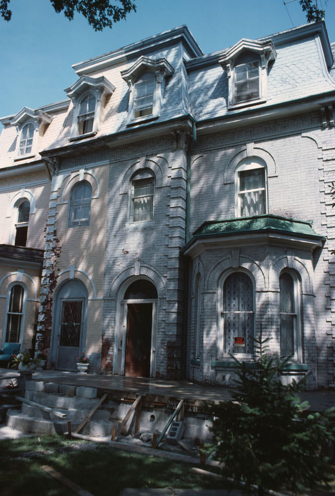 #42 8-10 Beaconsfield Avenue, 1979