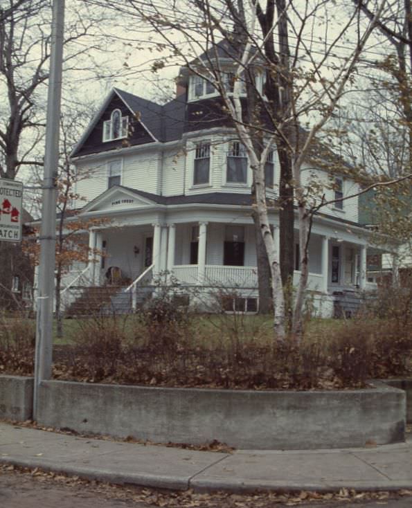 #90 132 Balsam Avenue, 1980