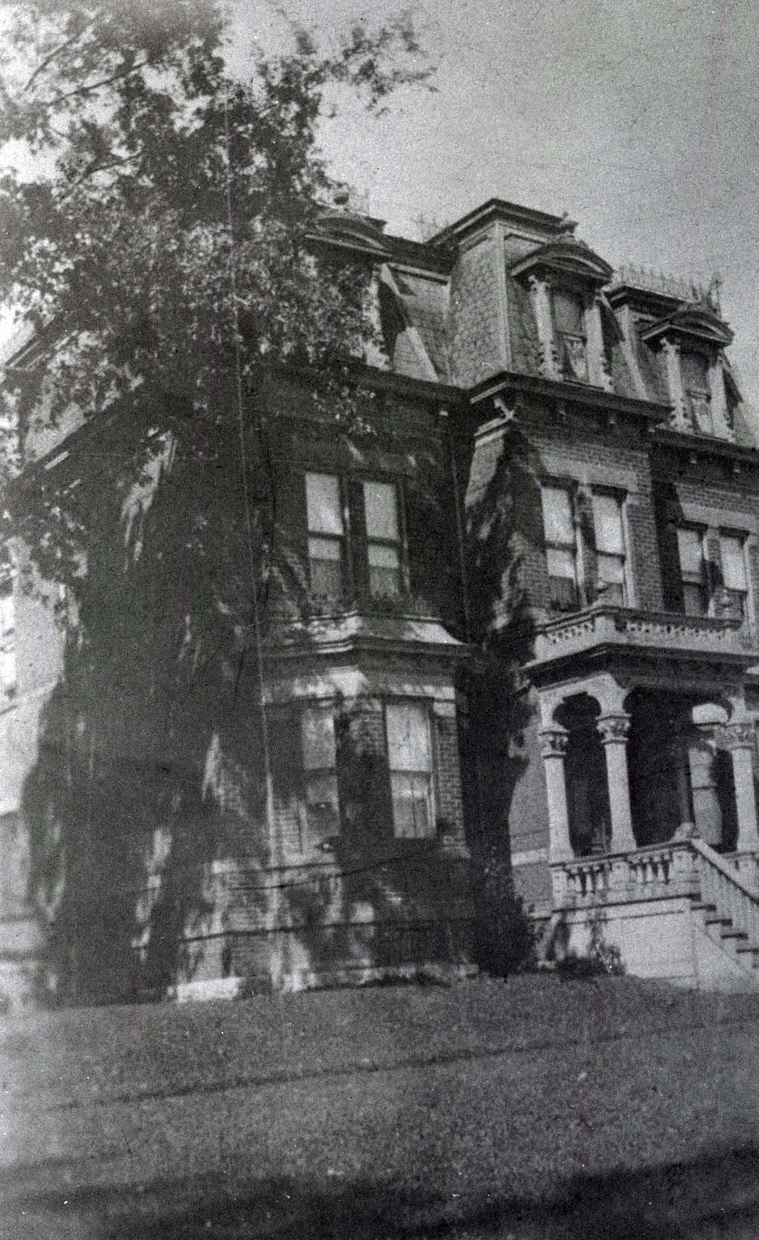 #101 Doherty, Frederick J., ‘Abbey Court’, in 1928. Yonge St., southwest corner Orchard View Blvd.