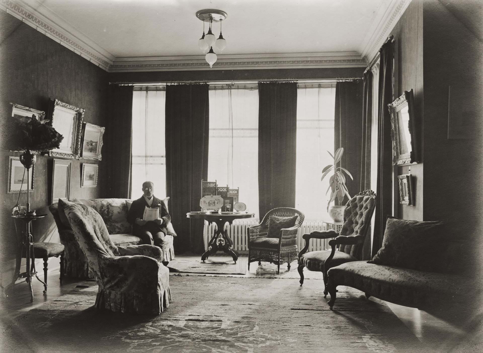 #57 Mr. Daniel Wilkie, in the drawing room of the Wilkie, Daniel R., house, 432 Sherbourne St., w. side, between Carlton & Wellesley Sts., 1908.