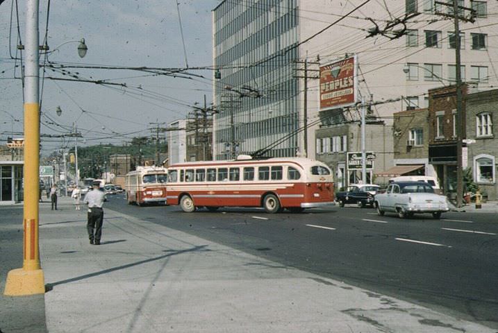 #45 Nortown trolley buses. TTC should have kept the trolleys. in 1953 there was a Proposal for a Lawrence trolley bus and an Eglinton west trolley bus, 1964