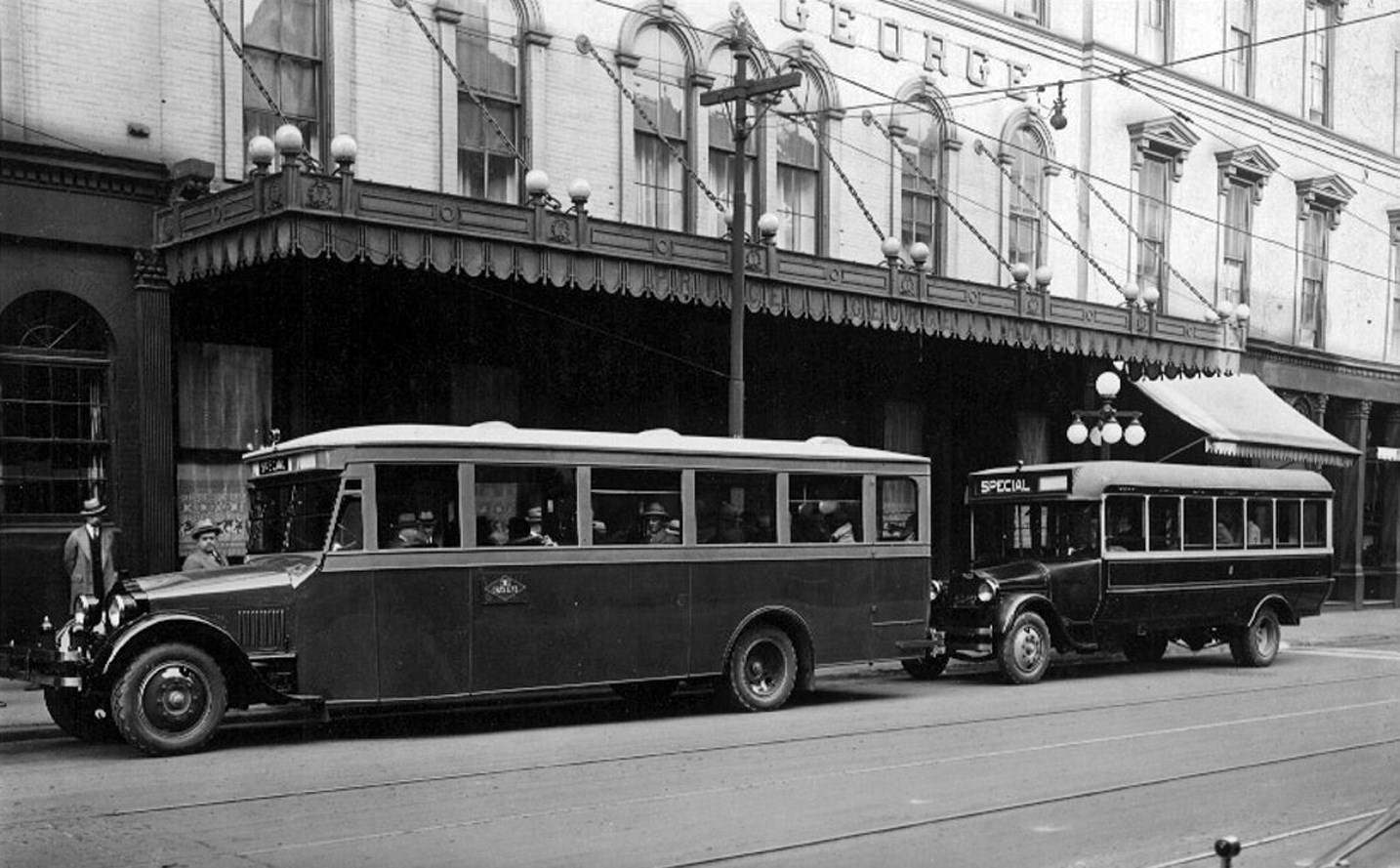 #66 Gray Line sightseeing coach & bus no. 26 at the Prince George Hotel, corner of King & York Streets. Hotel originally opened in 1857 as the Rossin House Hotel, was renamed in 1909
