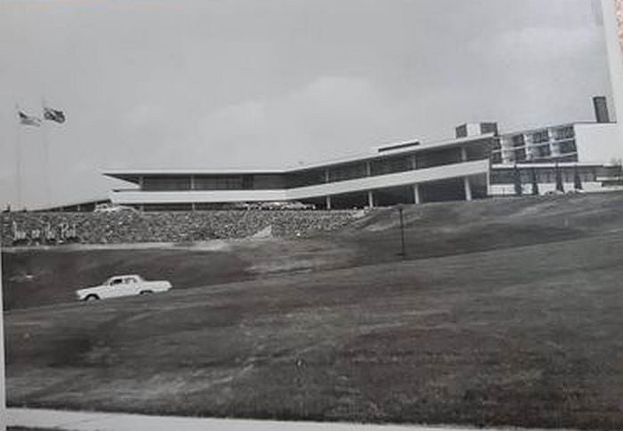 #119 I think the white car in front of the inn on the park was our 1965 Pontiac laurentian