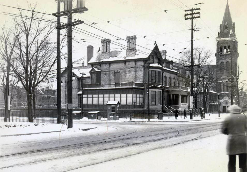 #22 Bloor Street East and Church Street, southwest corner, 1920s