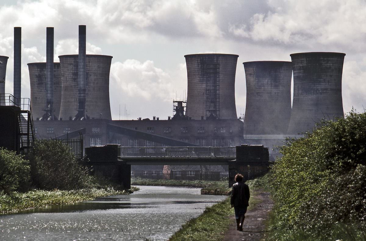 #24 Birchills Power Station, May 1982. The power station closed in October 1982 after 33 years in use and stood dormant for nearly five years, finally being demolished in March 1987.