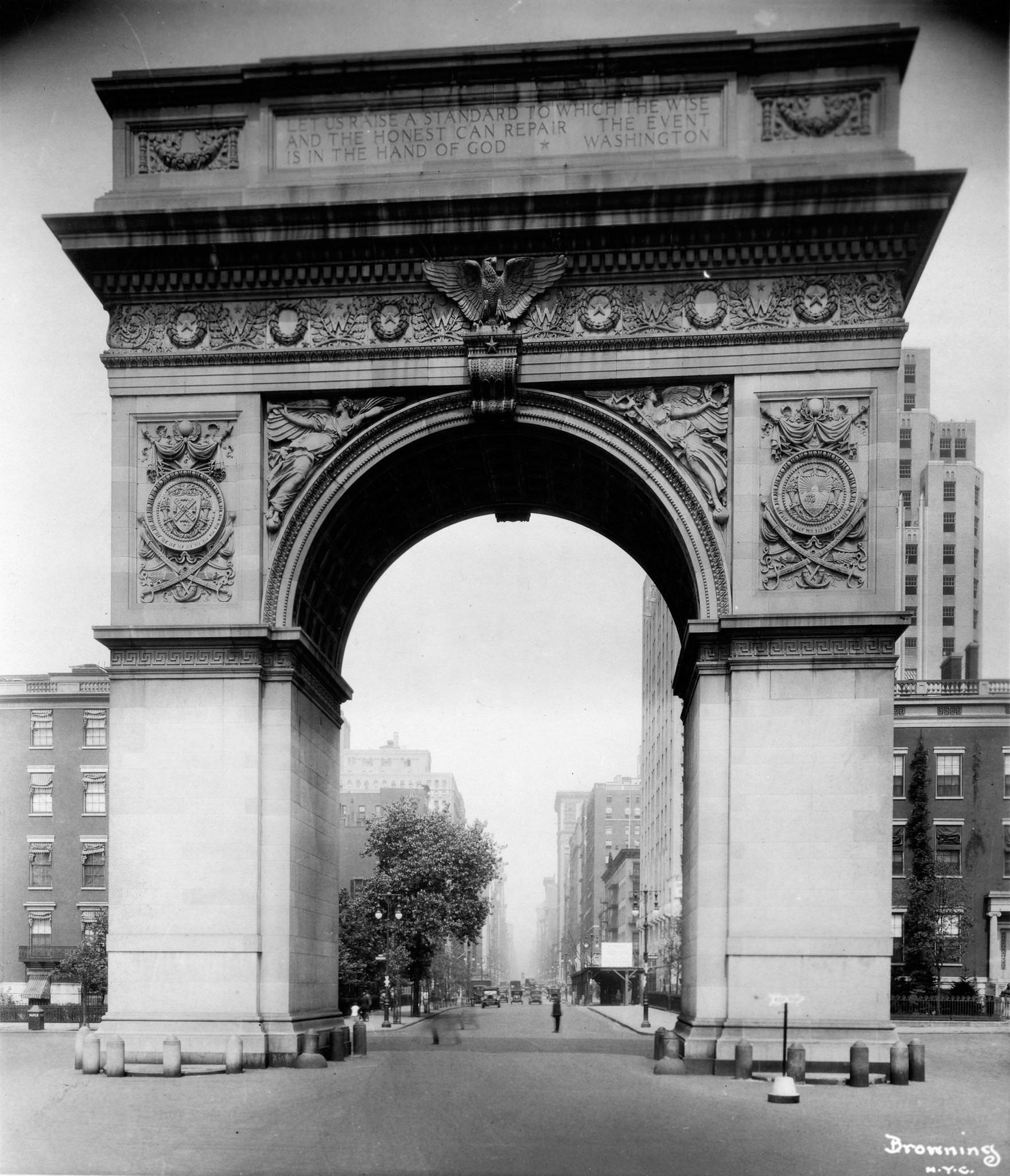 #43 Washington Square Arch Facing North