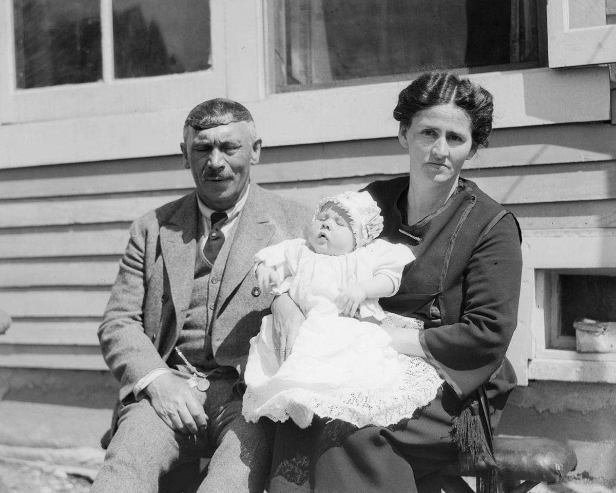 #10 The Pub-lic Domain: The Story and Photos of the Noonan’s and their 13 little patrons #10 Funny