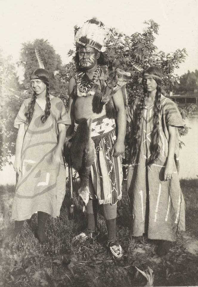 #23 Actors in the Pageant, pose in Native American costume, 1914