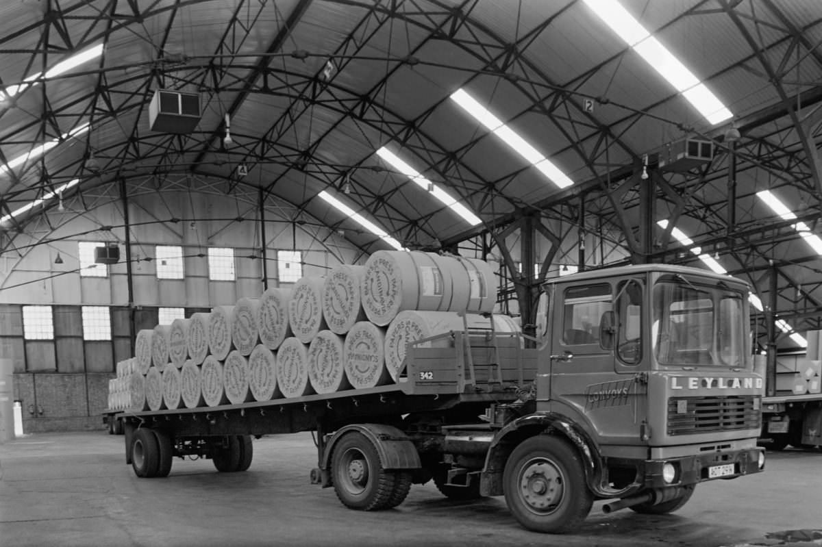 #29 Lorry, Newsprint, Interior, Olympia Warehouse, Convoy’s Wharf, Prince St, DeptfoRoad, Lewisham, 1985