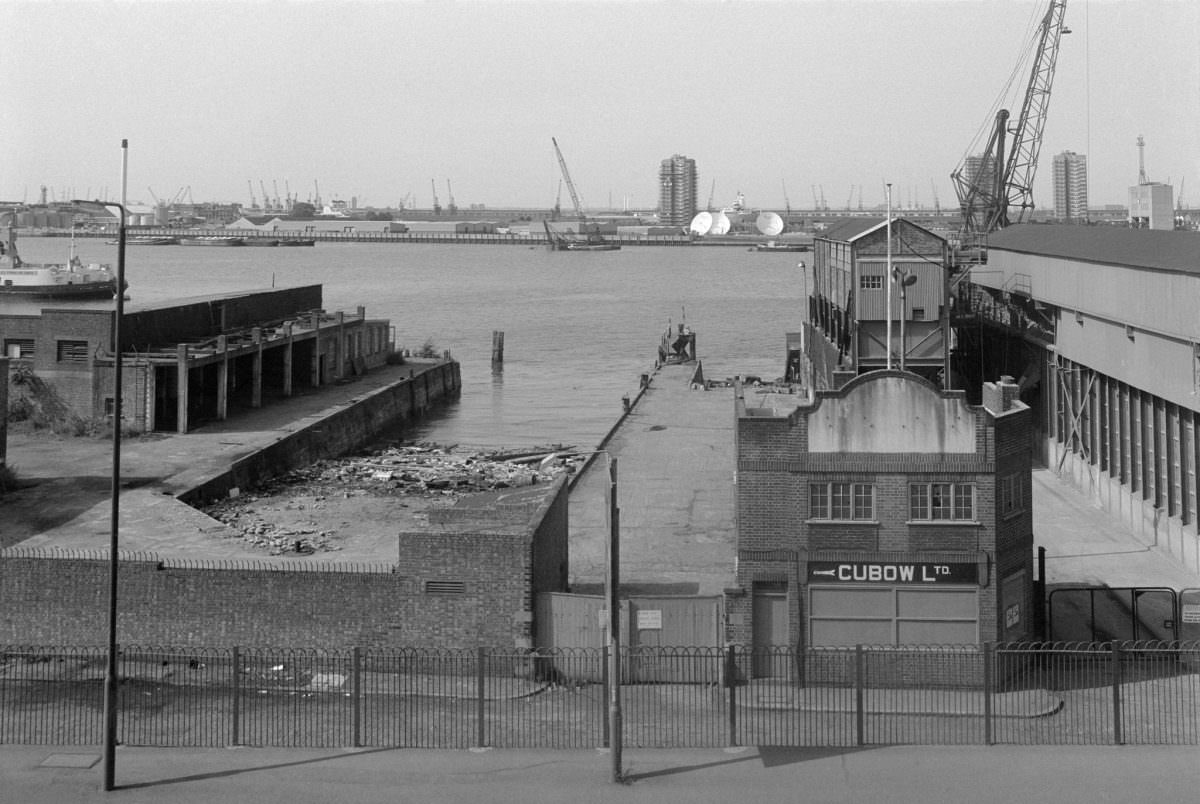 #8 Mast Pond Wharf & River Thames, Woolwich, Greenwich Royal DockyaRoad