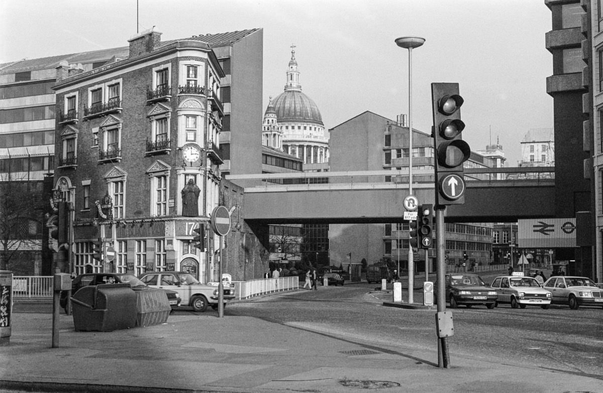#11 The Blackfriar, New Bridge St, Queen Victoria St, City, 1987