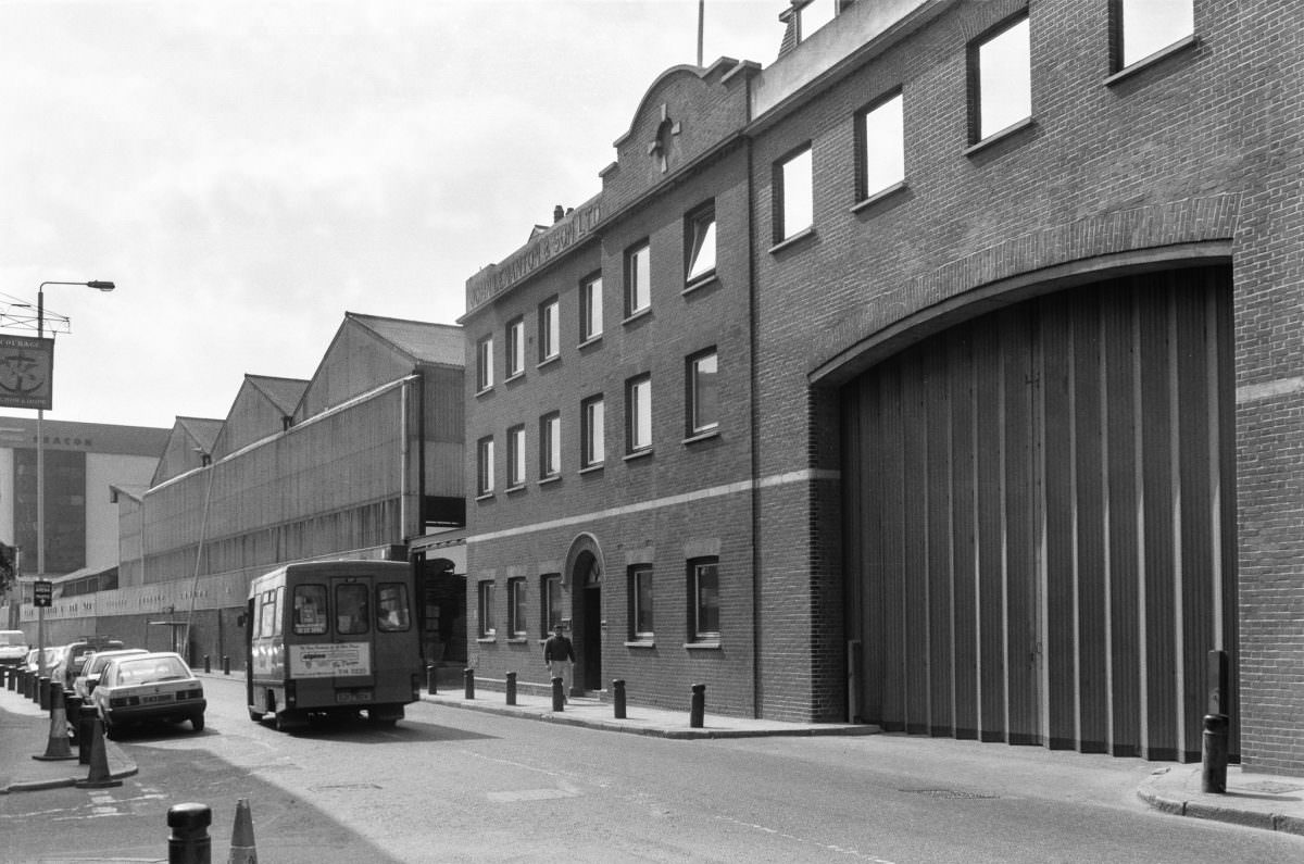 #52 John Lemanton & Son Ltd, Regents Wharf, Westferry Road, Millwall, Tower Hamlets, 1990