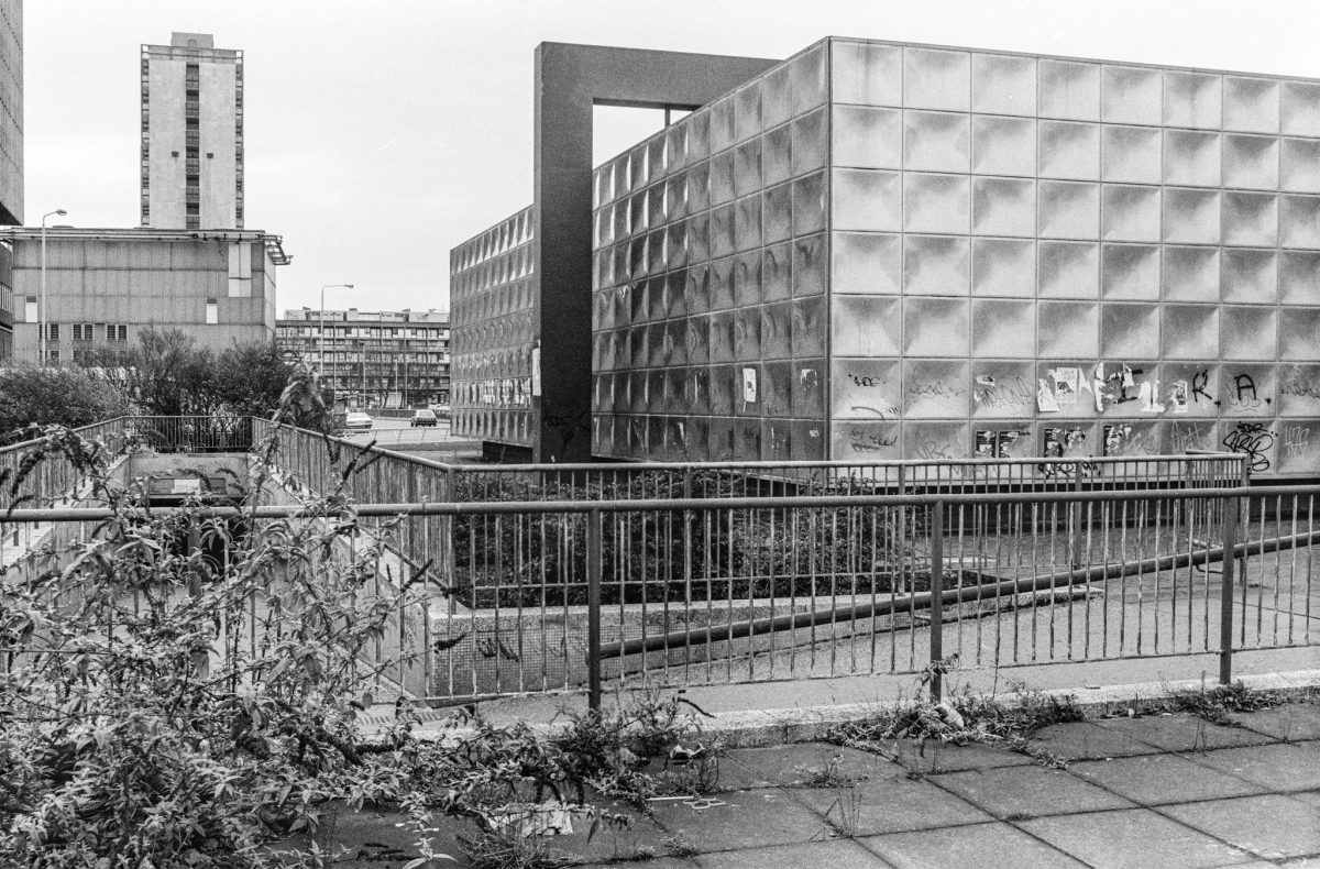 #61 Faraday Memorial, Elephant & Castle, Southwark, 1989