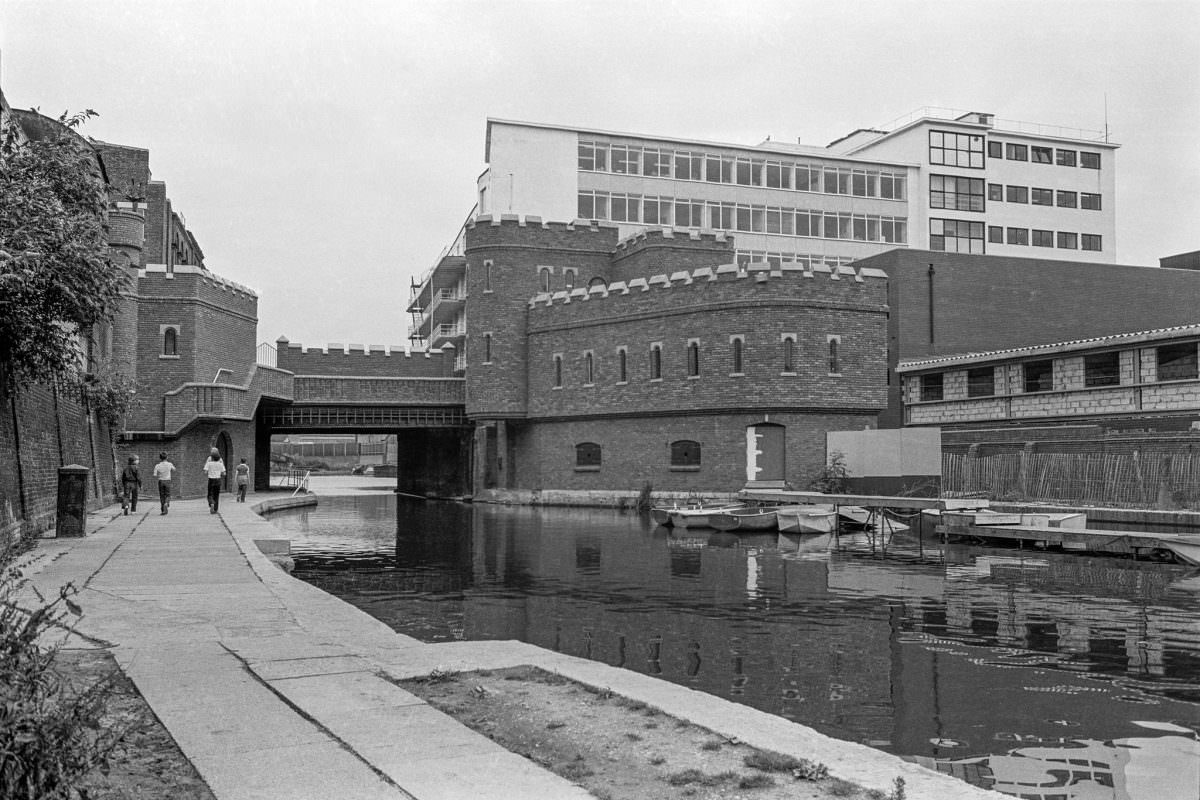 #65 Pirate Castle, Regents Canal, Camden, 1981