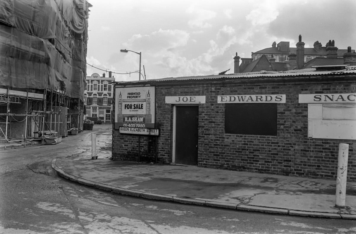 #15 Joe EdwaRoads Snack Bar, Shad Thames, Queen Elizabeth St, Bermondsey, Southwark 1986