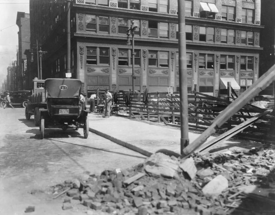 #108 The northeast corner of North 4th Street & Chestnut St. The Pierce Building, which extended the entire block of North 4th Street between Chestnut Street & Pine Street (112 North 4th Street) is at center, 1925