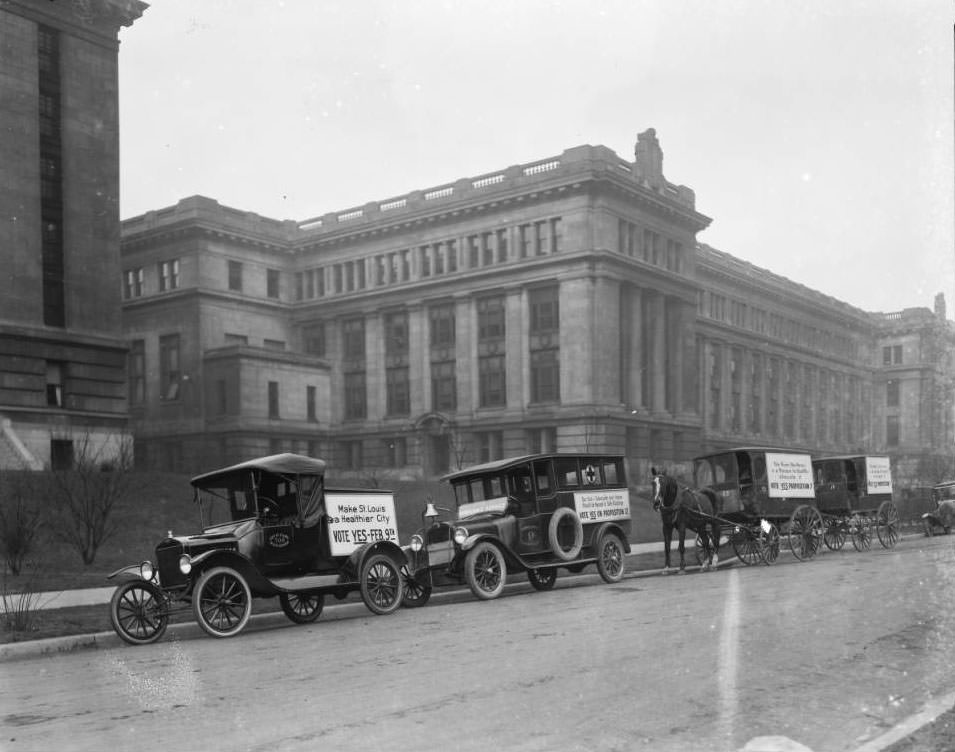 #112 City Vehicles parked at Municipal Courts Building, 1925