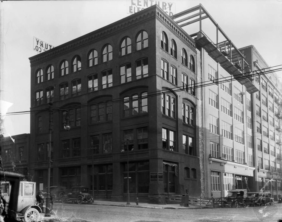 #32 Looking south down North 19th Street at the intersection with Olive Street, 1925