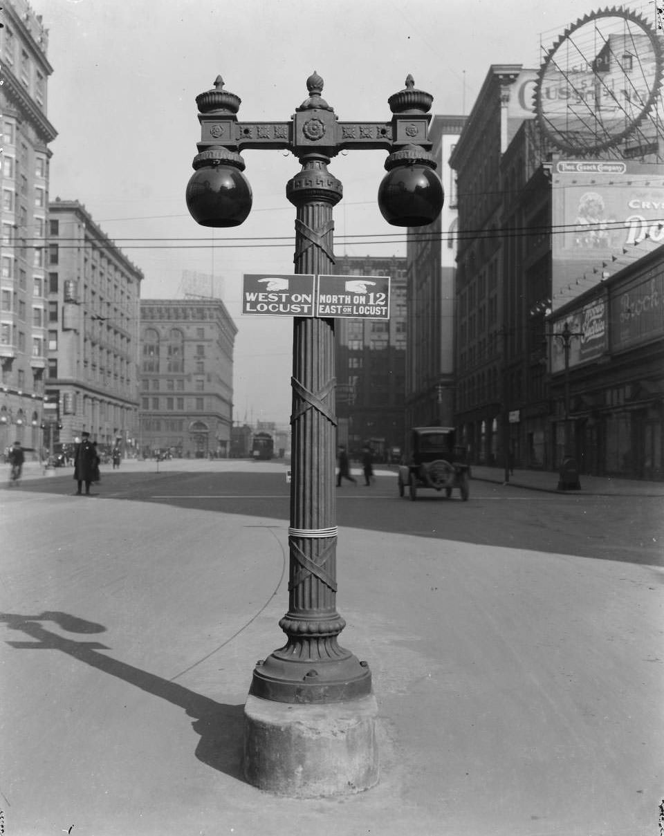 #57 Traffic signal at 12th, 1925