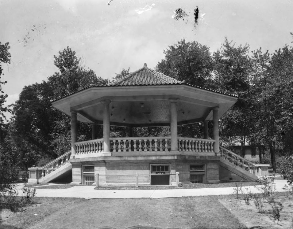 #64 Gravois Park Pavilion in the Gravois Park neighborhood just south of the Cherokee Street district in south St. Louis, 1925