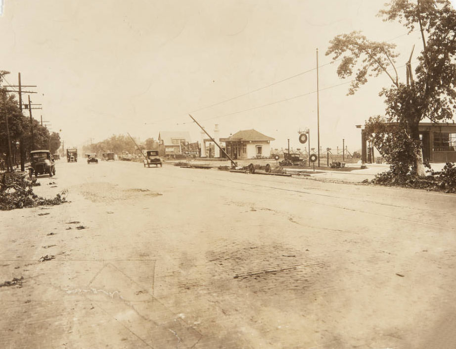 #100 South Grand near its intersection with Meramec St. Gas stations for Tower Oil Co. and Shell Oil can be seen.