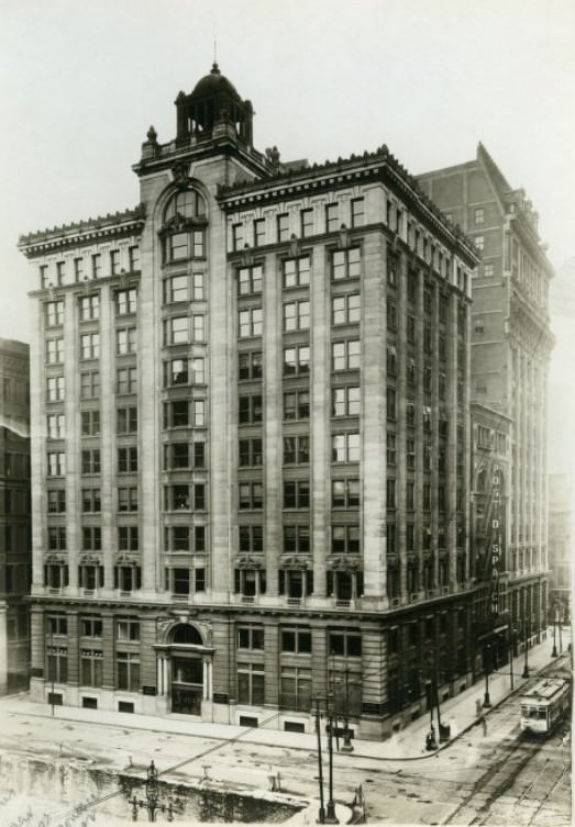#14 The National Bank of Commerce in St. Louis in 1914.