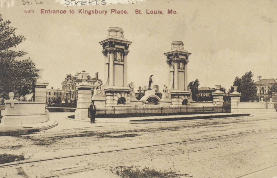 #150 Entrance to Kingsbury Place, St. Louis, 1910