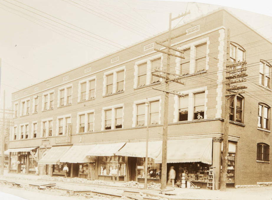 #36 Del-Van building at the intersection of Delmar and Vandeventer, 1910