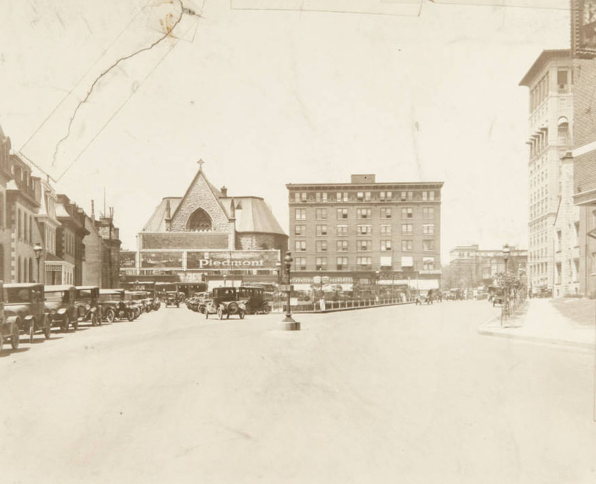#59 The intersection of Washington and Grand, looking west on Washington, 1915