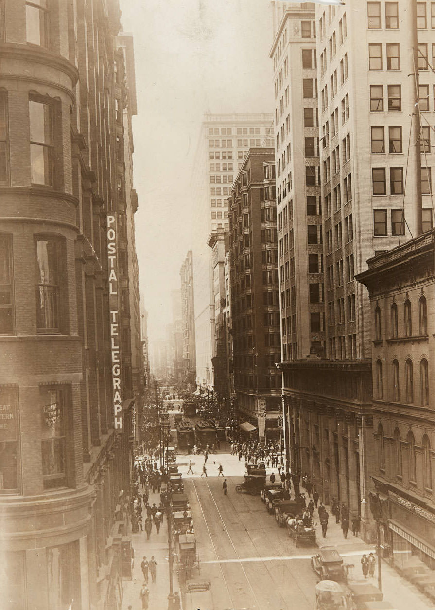 #83 Busy traffic along Olive Street, looking west, from its intersection with 4th Street, 1915