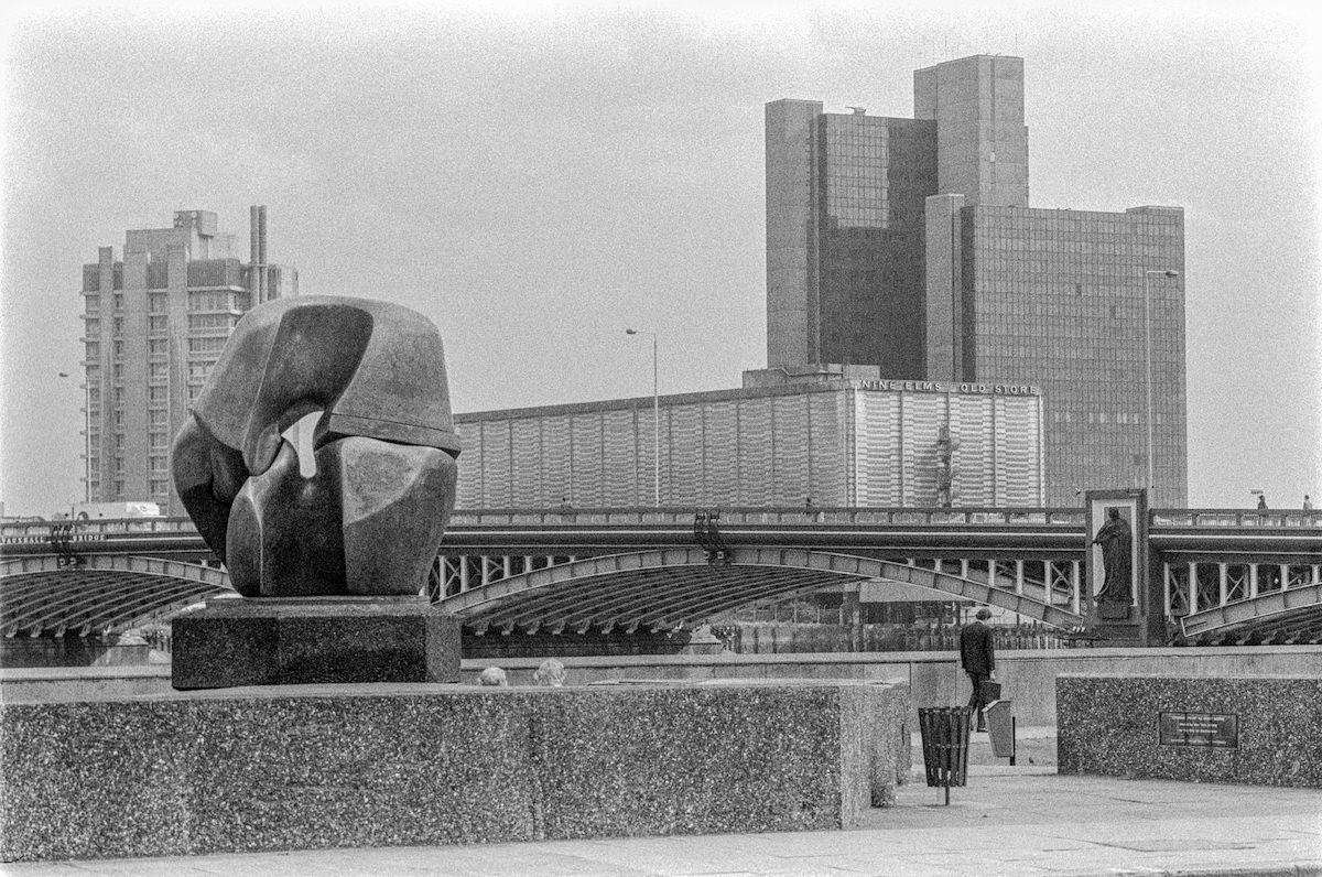 #12 Locking Piece, Henry Moore, sculpture, Vauxhall Bridge, Vauxhall, from Millbank, Westminster, 1987