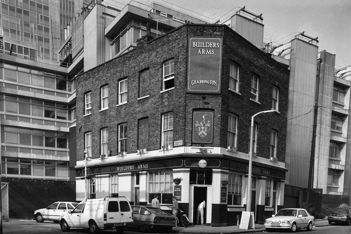 #29 Builders Arms, pub, Wyvil Rd, Vauxhall, Lambeth 1989 Later known as The Vauxhall Griffin and now the Griffin Belle Vauxhall.