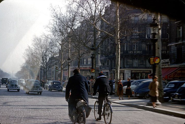 #89 Champs-Élysées, May 1959