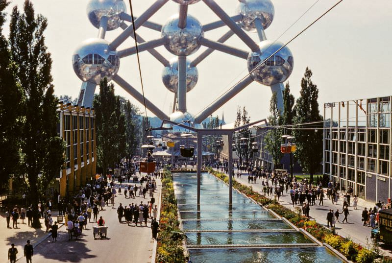 #105 Water Stairs and Atomium.