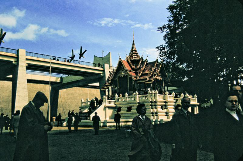 #110 Pavilion of Thailand and Passerelle (overhead walkway).