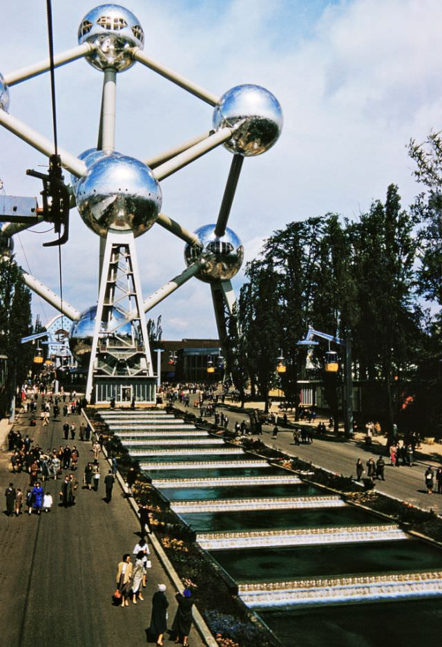 #136 The Atomium from the Skyway.